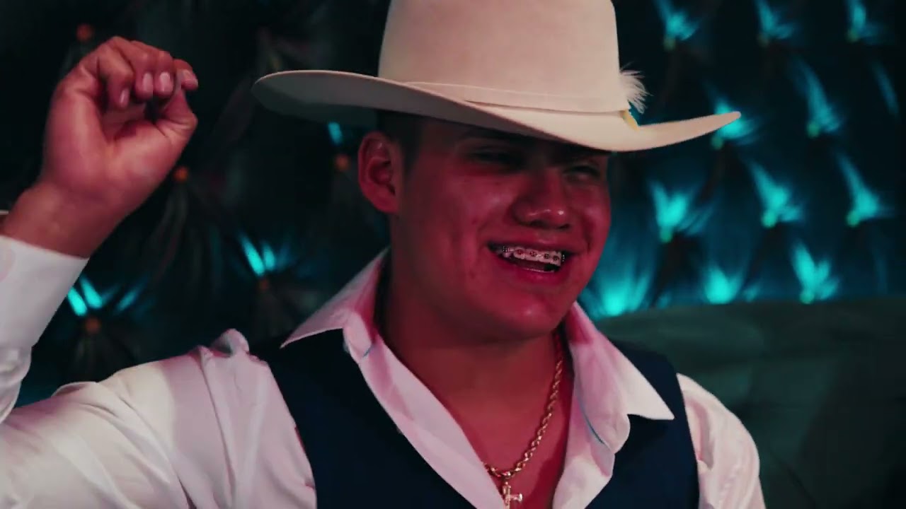 Con Tus Besos - Conjunto Rienda Real x La Cuadrilla Norte&ntilde;a (Video Oficial)