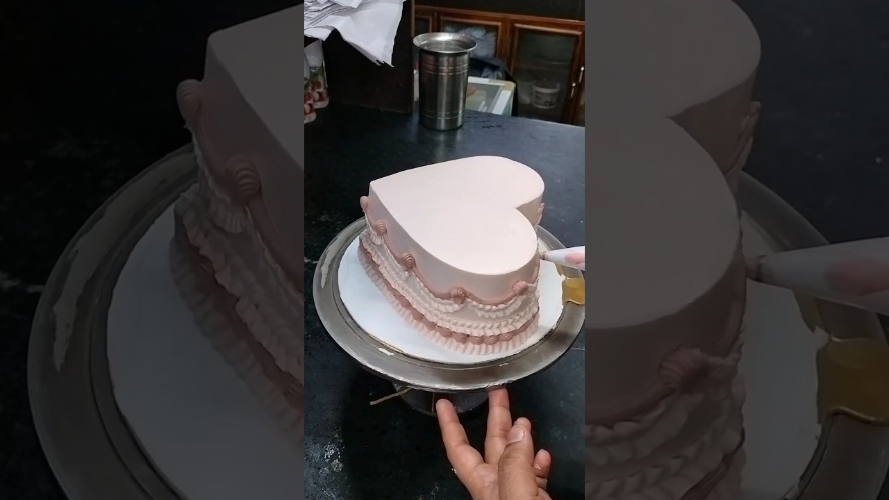 1kg anniversary cake heart shape decoration