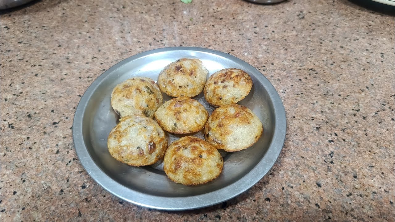How to make Kuzhi paniyaram (இட்லி மாவில் குழிப்பணியாரம் சுலபமான முறையில்)#homemade #tiffinrecipe 