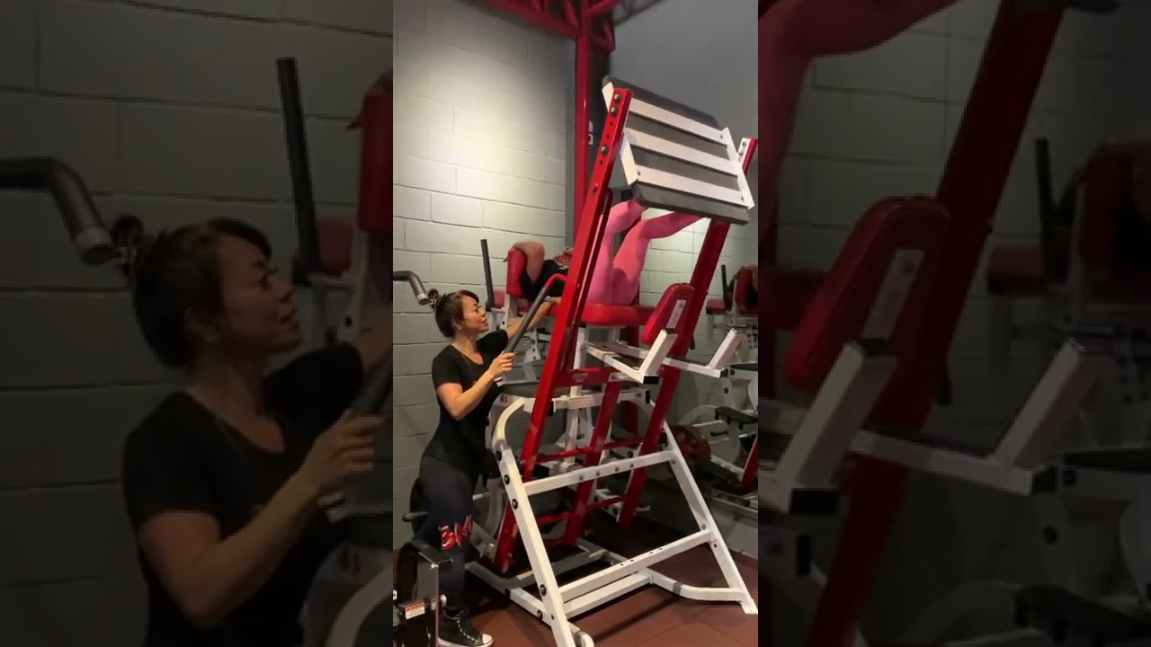 Primeira vez da Fran nessa m&aacute;quina o H SQUAT na Academia Overall !
