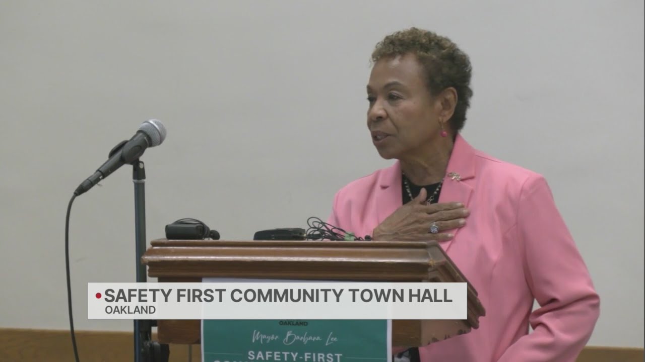 Мэр Окленда провел общественное собрание по вопросам общественной безопасности.