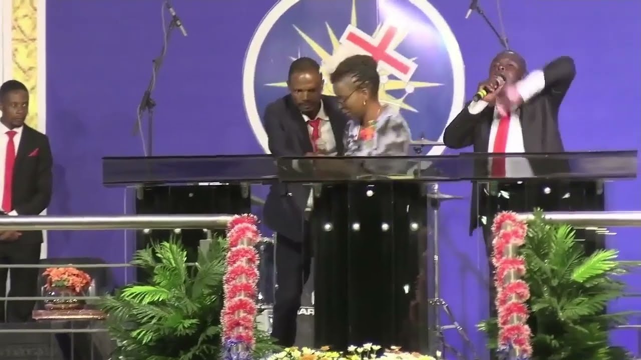 Praise Medley- Nongedzera kudenga/Vasikana vane gumi/Jehovah weee makanaka.Led by Benjamin Mudzamiri