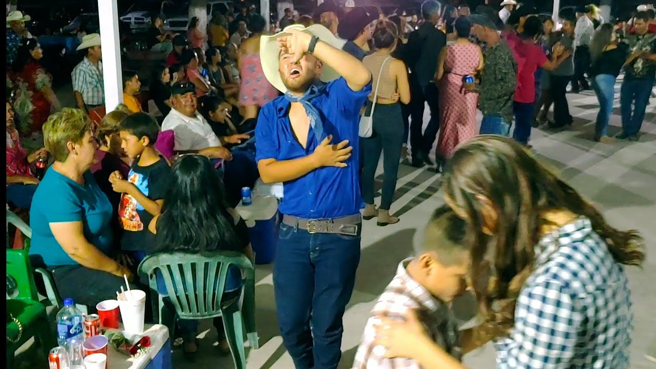 A Miguelito le da el dolor del caballo de tanto bailar