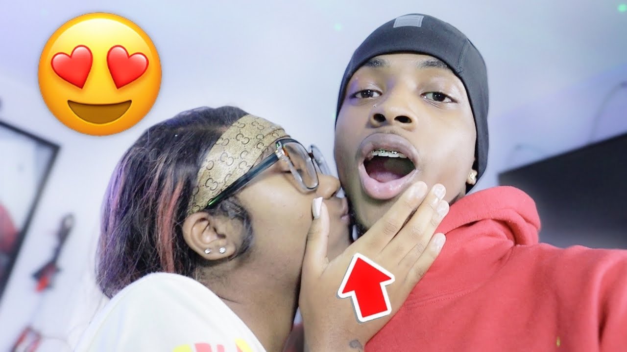 Being Clingy To Ashanti For 24Hrs!…😩 *She Did This*