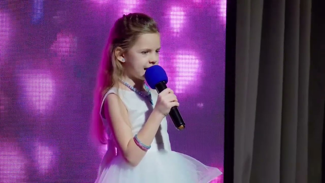 Поліна Авдєєнко, 6,5 років, пісня «Сніжинки-пушинки»
