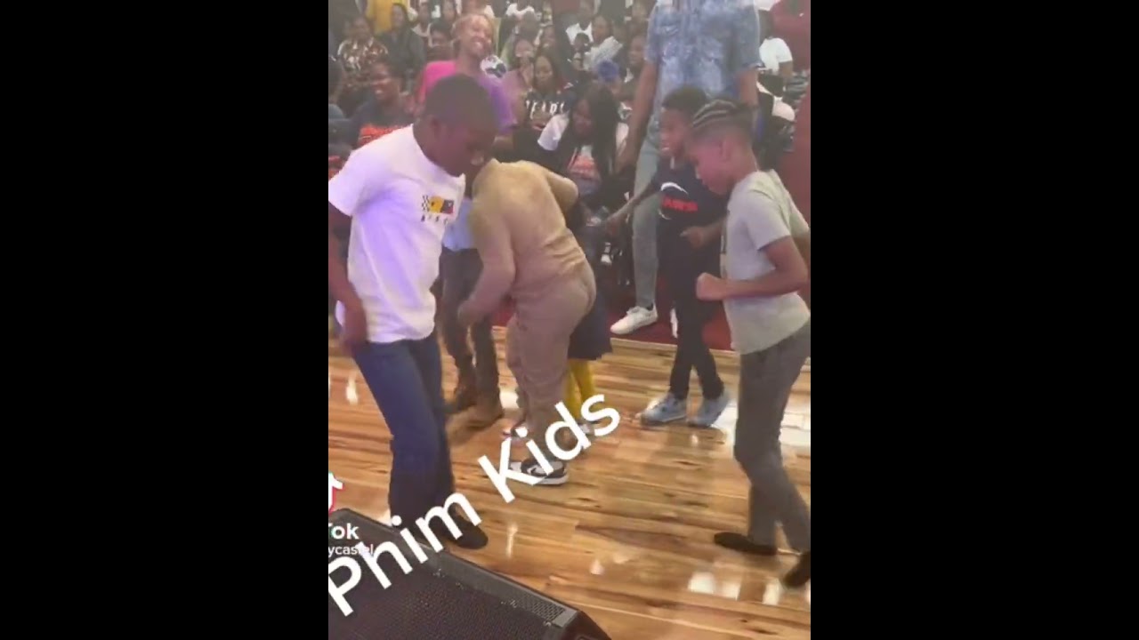 Kids praise break