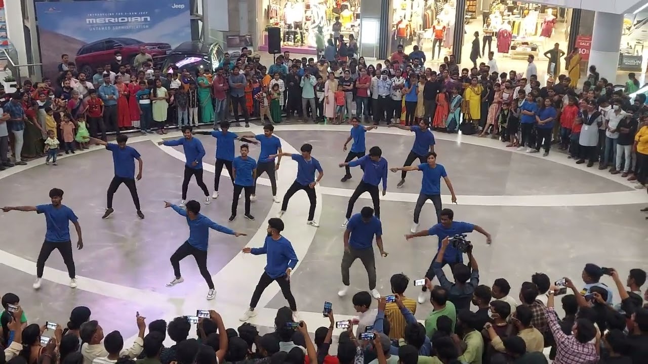 FLASHMOB IN SRMT MALL #kakinada.    SANJEEV DEGREE COLLEGE
