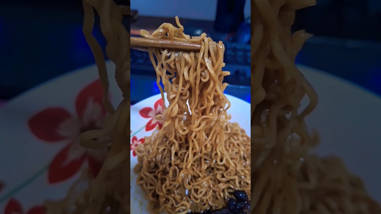 Ramen Supper - Myojo Spicy Char Mee Malaysia Rating: 3.5/5 #foodie #asmr #shorts