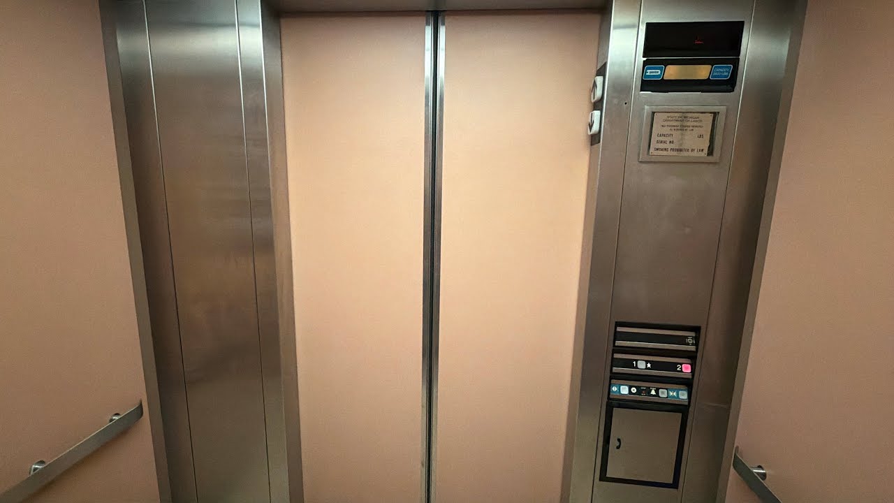 Скрытый гидравлический лифт Dover Impulse в торговом центре JCPenney Westland Center, Мичиган