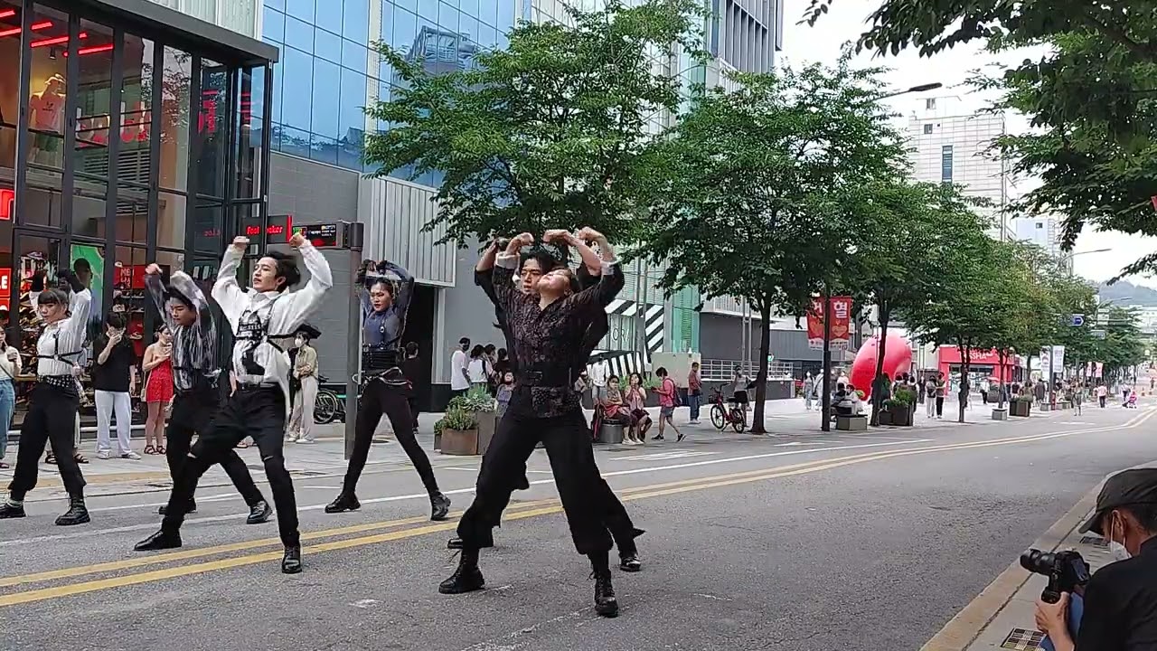 신촌 버스킹 제19-2탄 -댄스공연 (채널명 : 블랙도어 - BLACK DOOR) (22. 7. 23일 토요일 촬영)