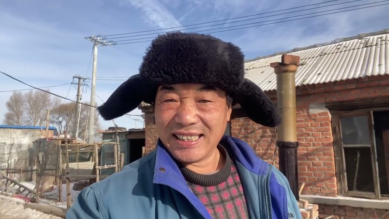 东北的冬天能有多冷？农村人家的猪圈里全都是雪白的霜#我的农村生活 #土鸡咯咯 #乡村生活日常