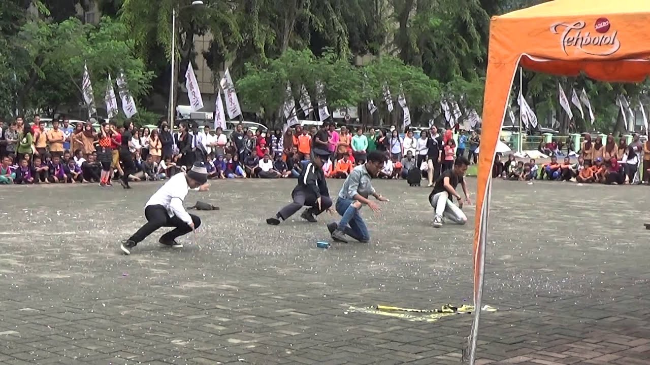 flash Mob PASTRAMDAN (SMK / SMA Teladan Medan)Di Lapangan Benteng Medan