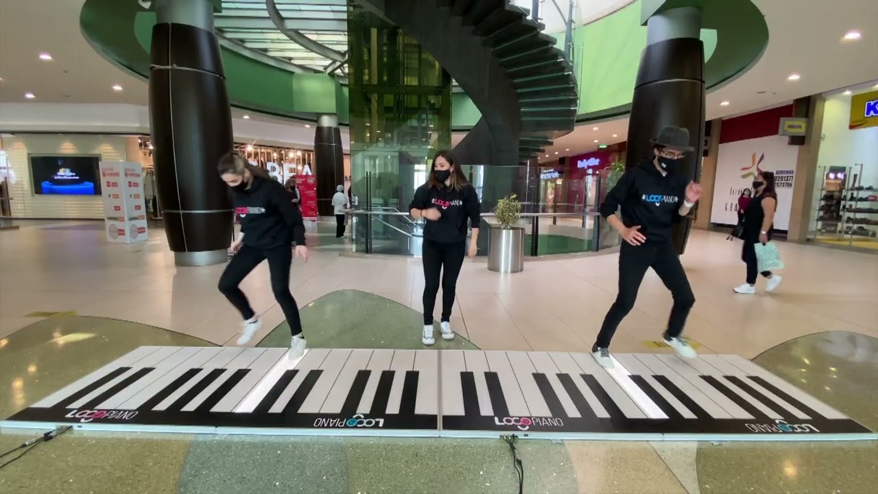 973 - Loco Piano en el Centro Comercial Titán