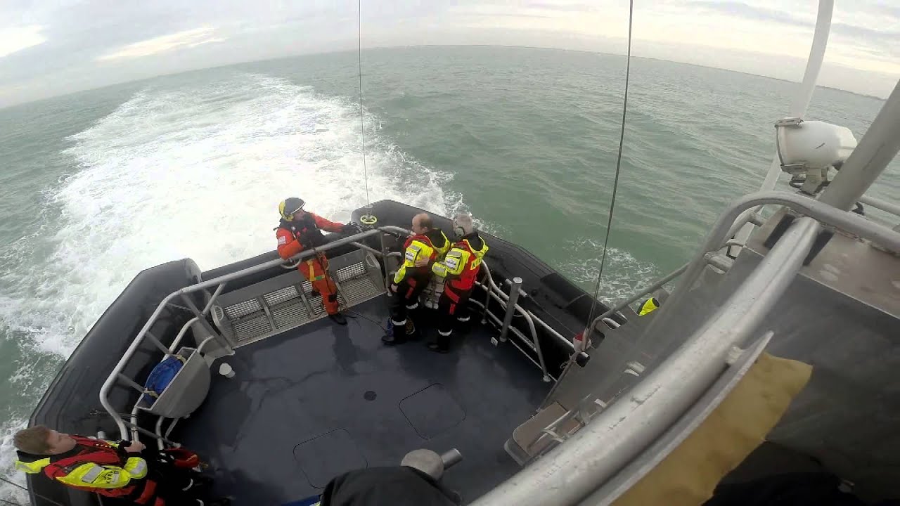 KNRM-NHV-redden uit dinghy