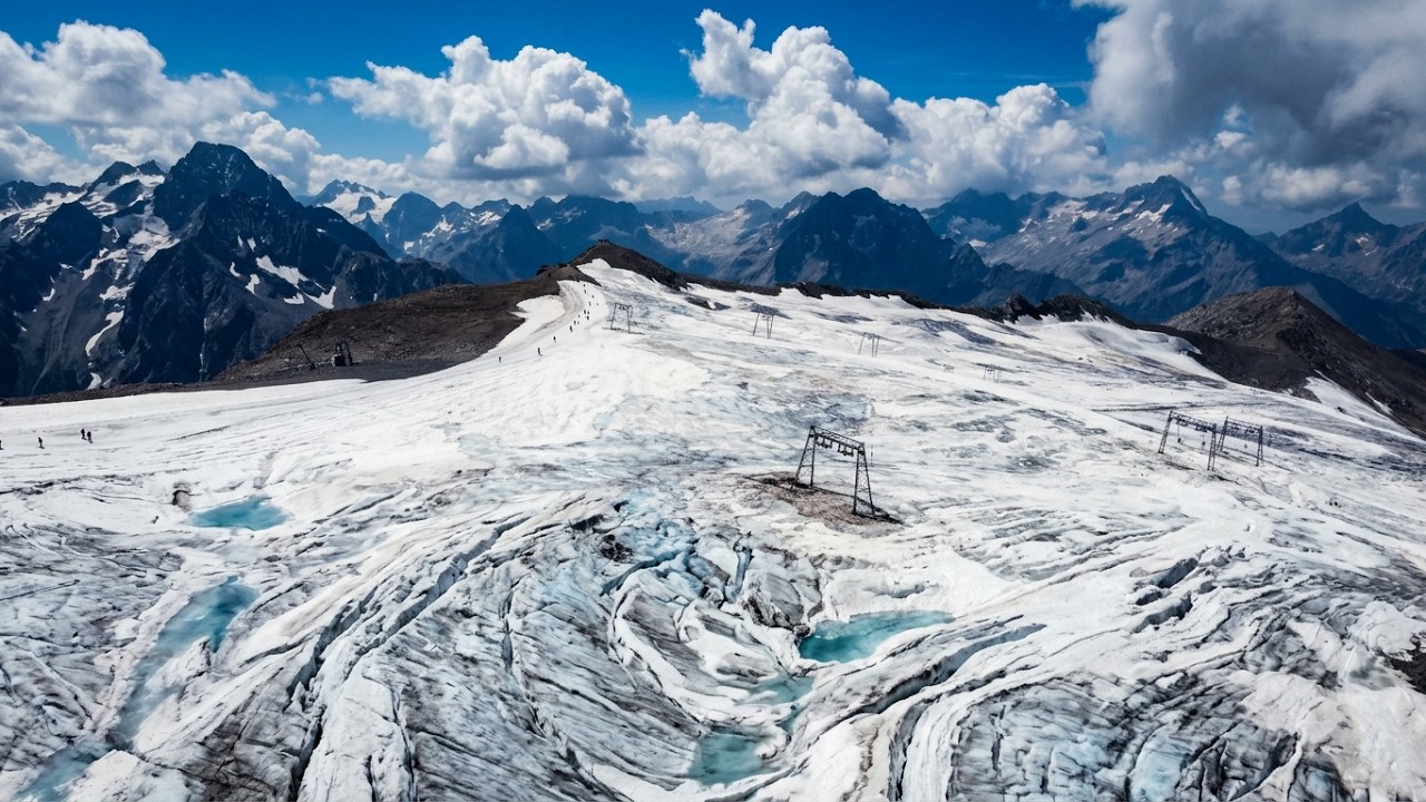 &Agrave; quoi ressemble le glacier des 2 Alpes en &eacute;t&eacute; ? (Drone & GoPro)