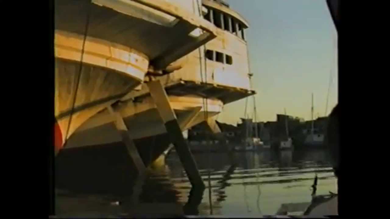 Makassar Harbor: Paotere (1993)