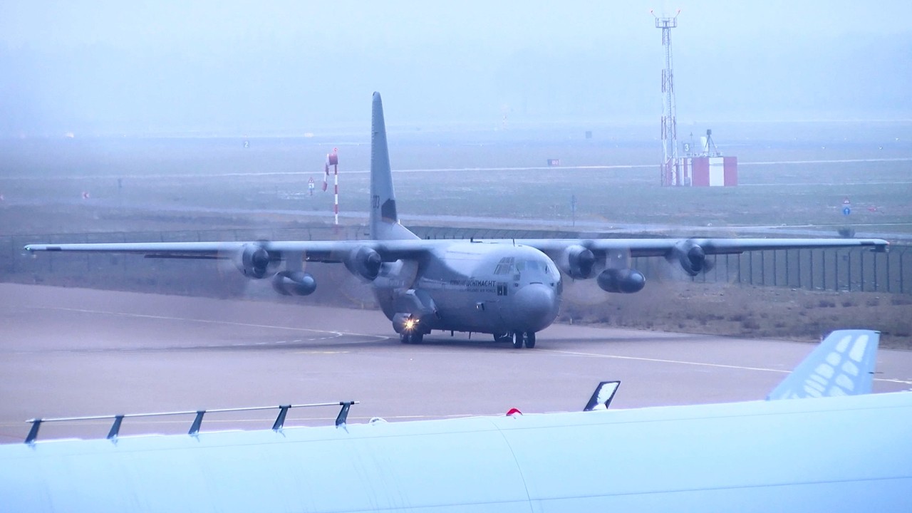 C-130 Hercules G-273 – Taxi & Takeoff at winter  Eindhoven