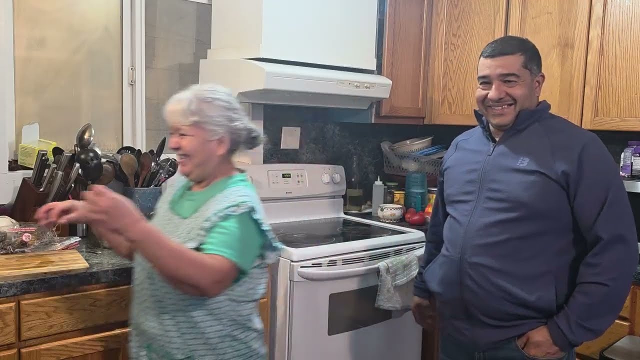 Mientras Preparo Un Caldo De Pollo Les Platicamos Sobra La Mama Del Tio Memo