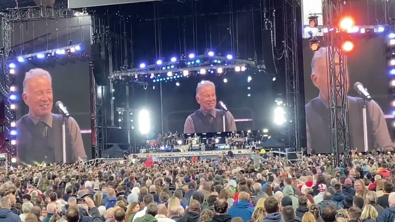 Bruce Springsteen and the E Street Band play Dancing In The Dark at Anfield Liverpool 7th June 2025
