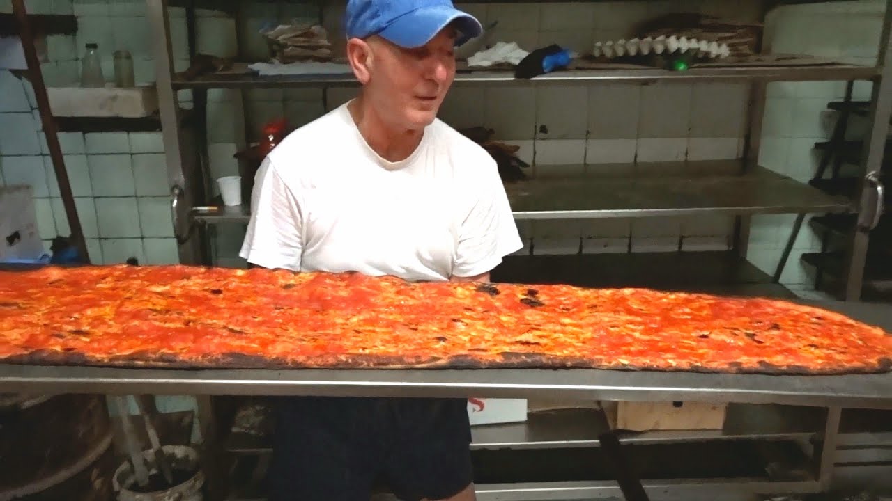 Чудесная пицца, приготовленная в 100-летней дровяной печи - Street Food Italia - Roma food