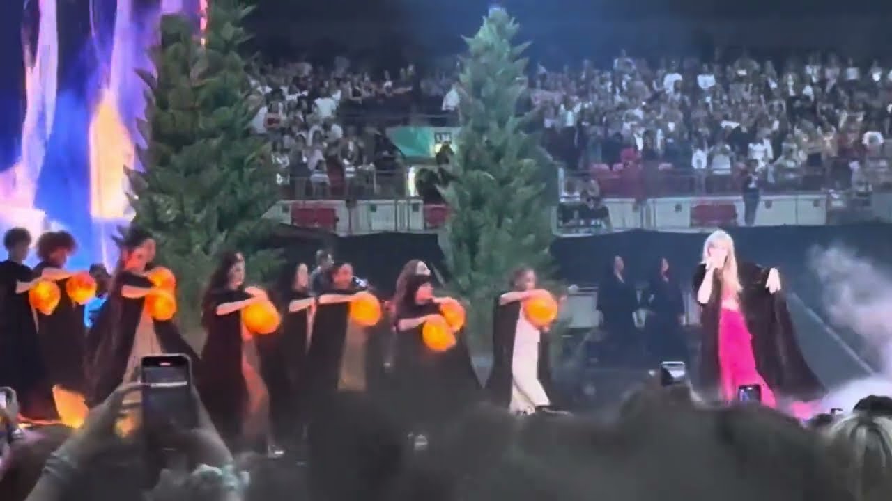 Taylor Swift - Willow - Wembley Stadium - Era’s Tour Night 1