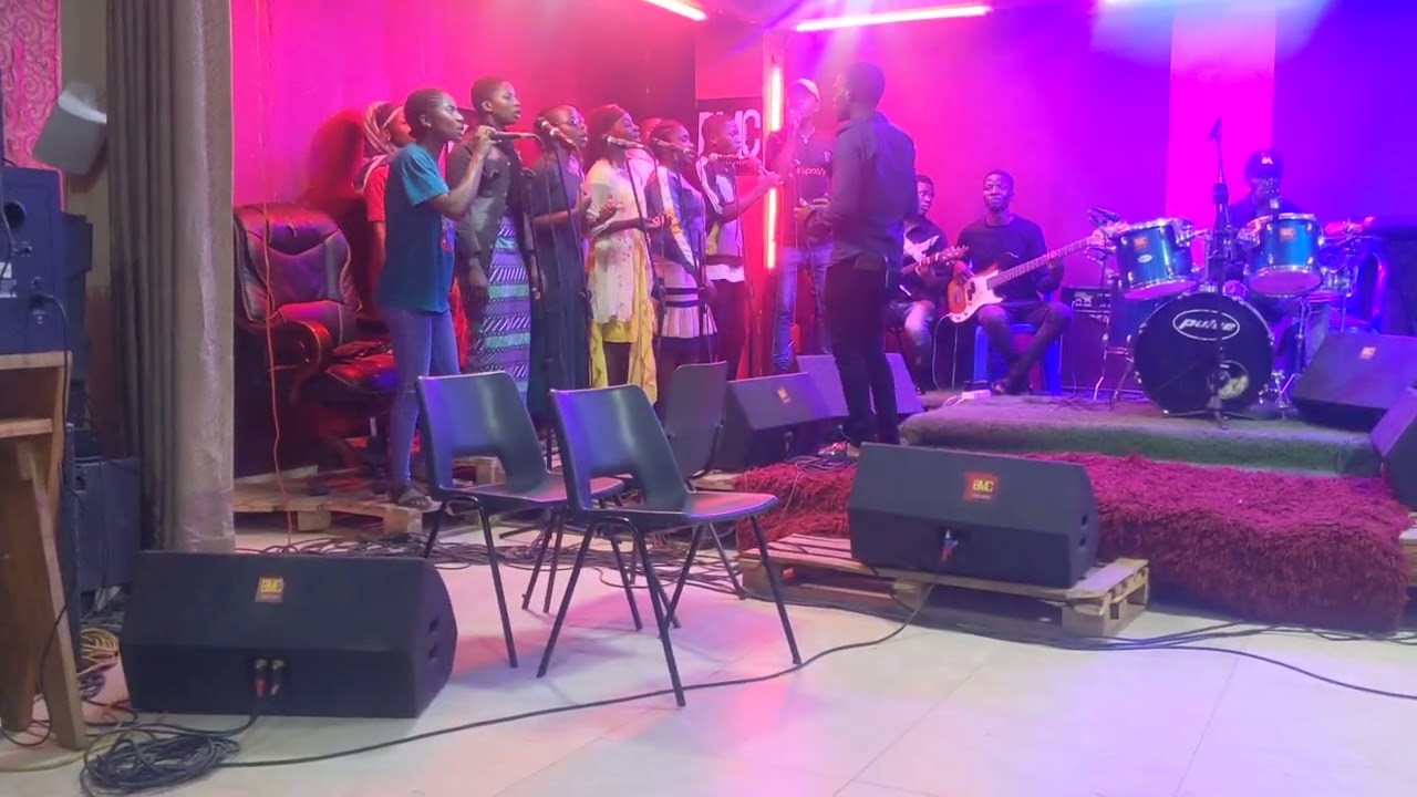 Joyous célébration en RDC Bukavu avec le groupe G.M.G(gospel maison la grâce)