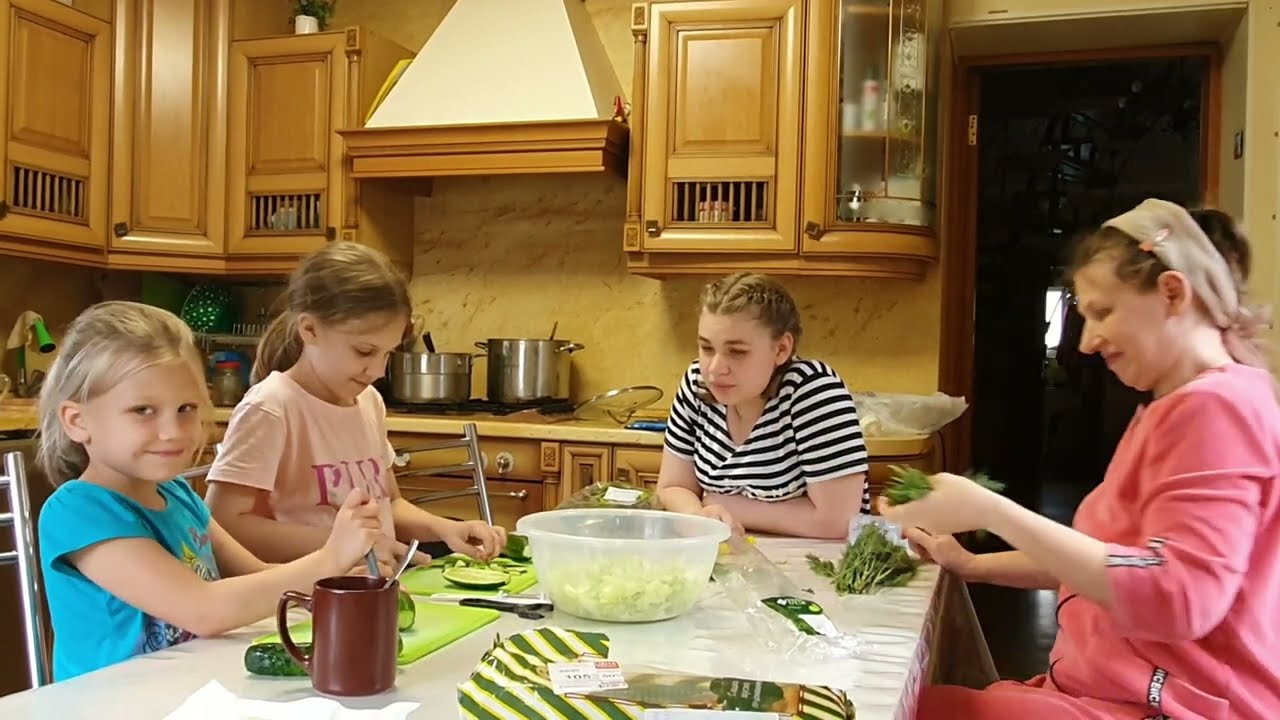 We are a big family of idlers\\\Скоро будем переезжать...