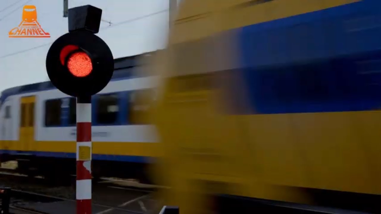 DUTCH RAILROAD CROSSING - Bunnink - Stationsweg