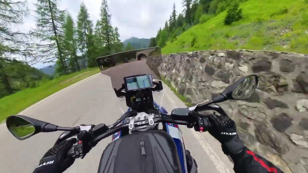 My first ride with my friend BMW R1300 GS - passo Giau -