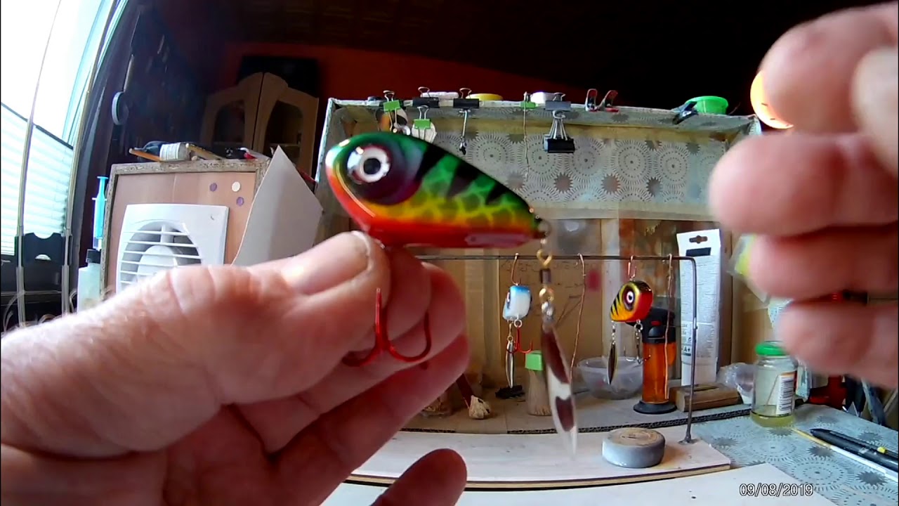 Small, self-made jig spinners made of beech wood can catch bass and pike
