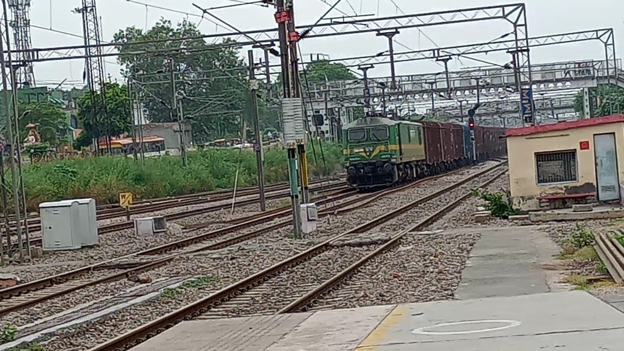 Madly Honking wag-9 Loco skip with 100Km/h