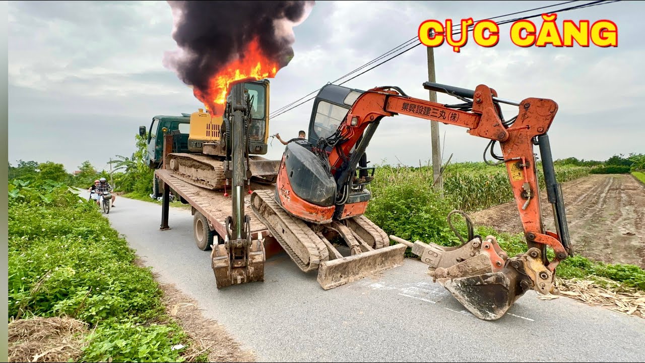 2 Thanh niên trổ tài lái máy xúc leo lên ô tô tải chở đến công trường và cái kết | Công nông chở cát