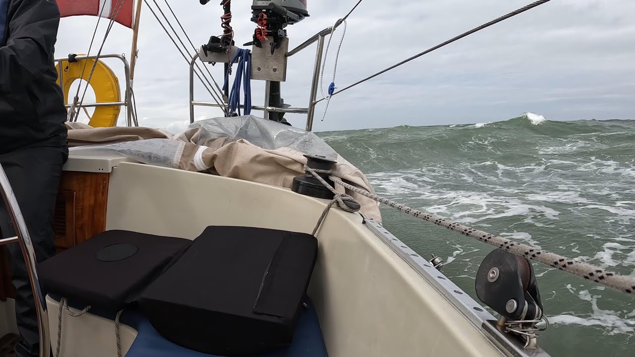 Maxi 95 - Sailing in English channel - Big waves - 3 kids on board ! - France and Belgium