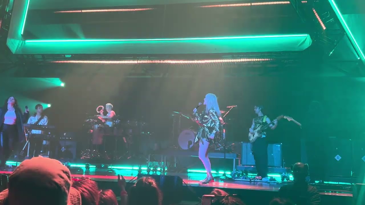 Paramore | Big Man, Little Dignity (feat. Bethany Cosentino of Best Coast) (LA Night 2)