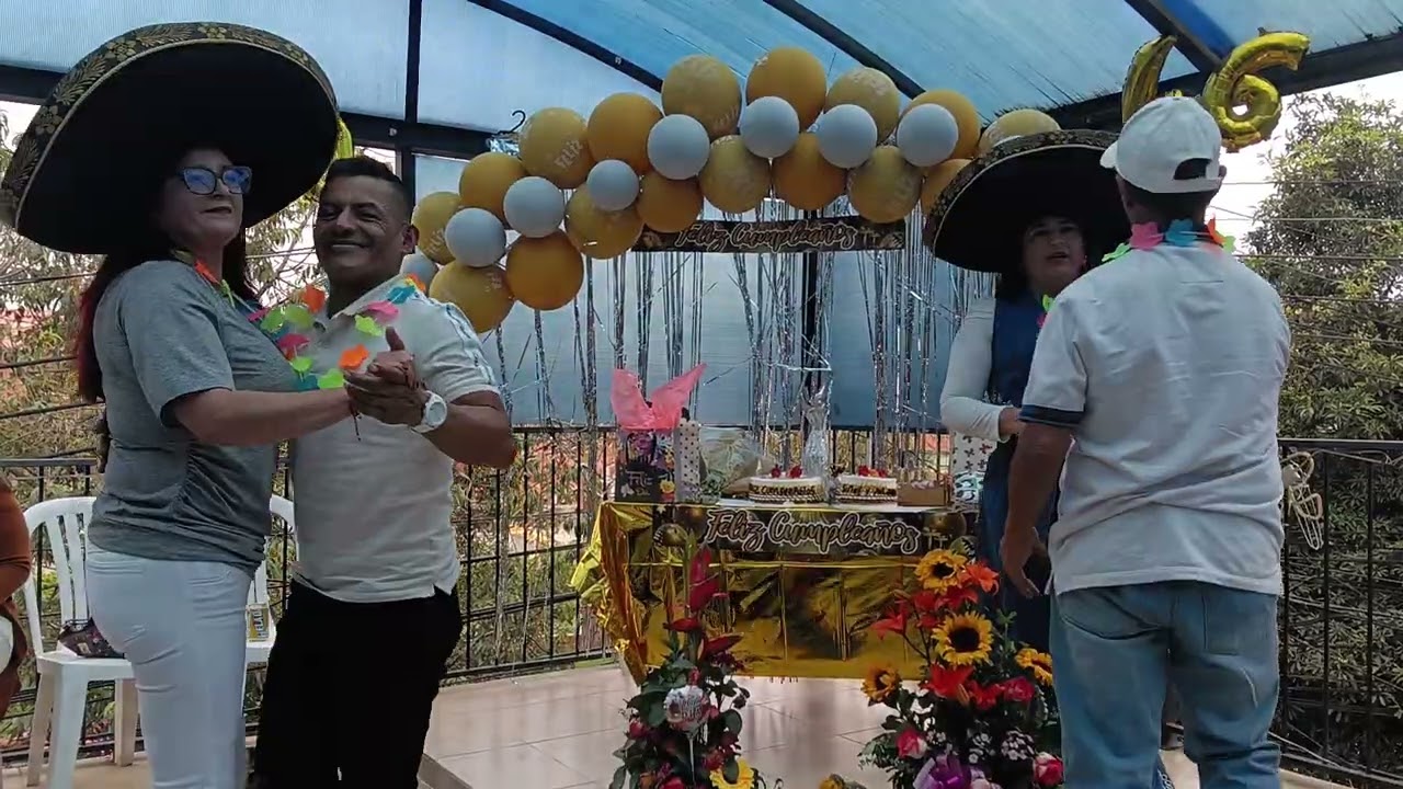 Feliz cumpleaños te desea el mariachi acompañado de tu familia y amigos 🎉🎊🥳🎂