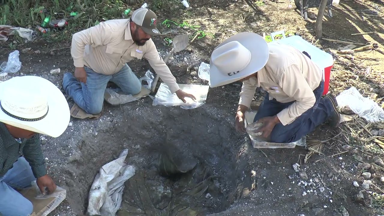 BARBACOA DE POZO SACANDO ESTE GRAN COMIDA