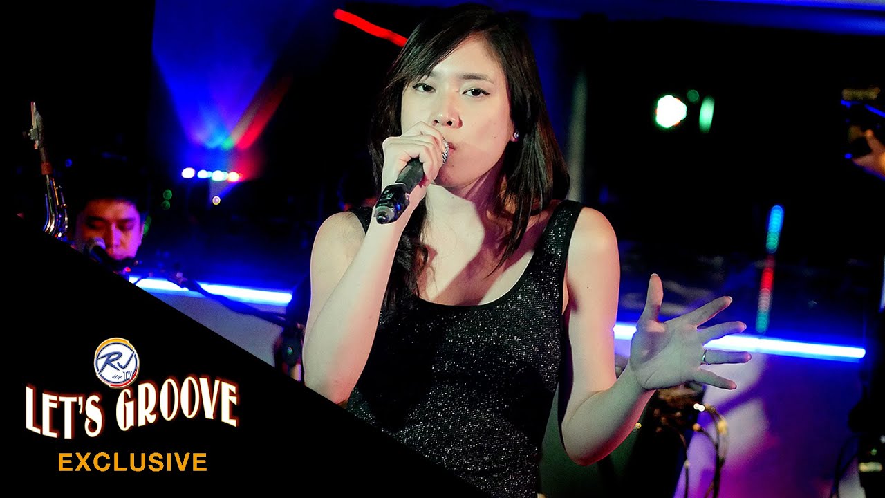 Mix Fenix performs 