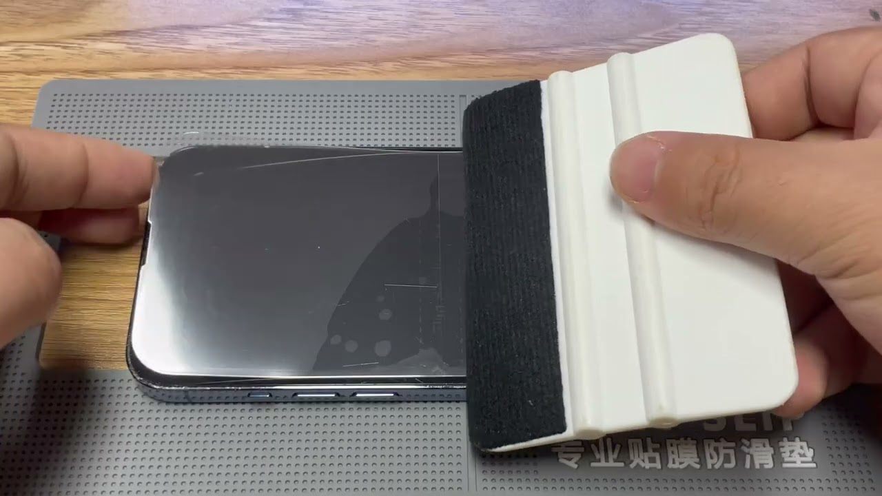 IDskin Screen Protector Film to Hide Scratches#daqin #screenrepair #idskin