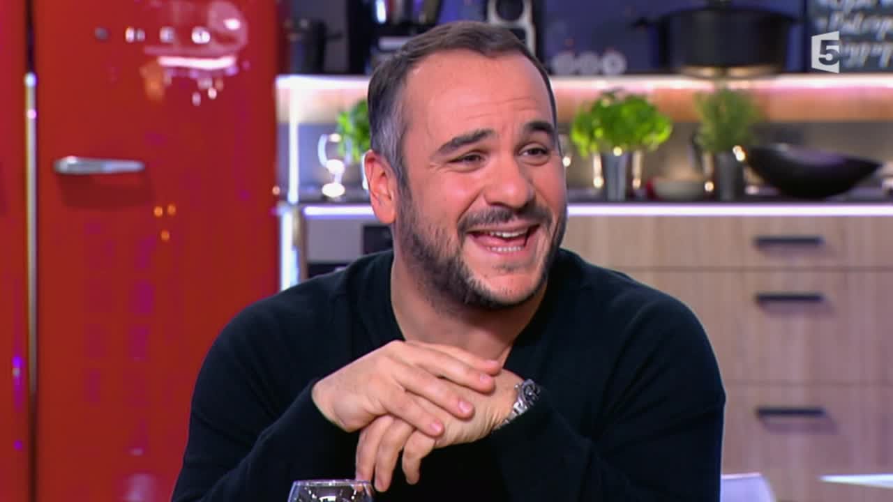 Fou rire de Demaison et l'équipe de C à vous, l'explication! 14/11/2014