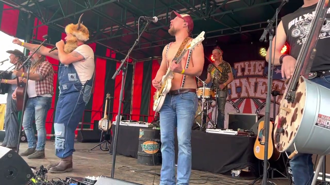 The Wetnecks op #Hrieps