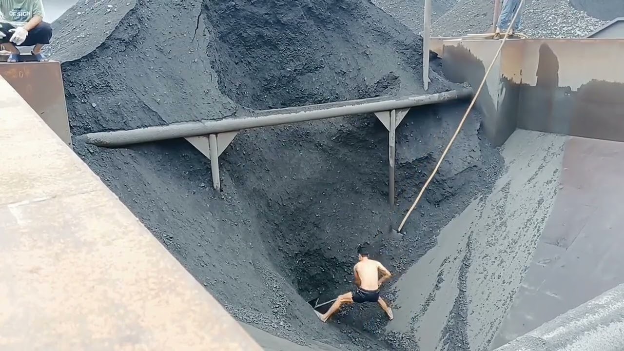 Amazing work - Conveyor unloads crushed coal on the boat, young workers are full of energy