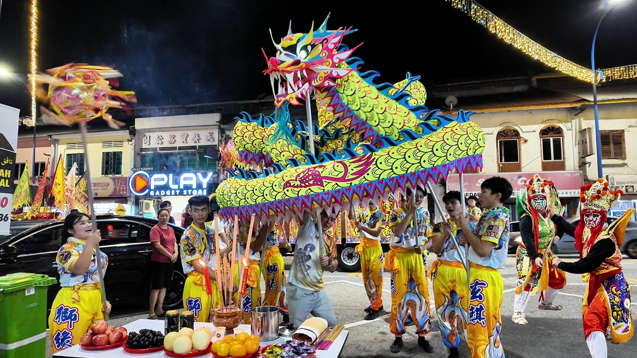 🦁🔥 Roaring 狮舞 Parade!