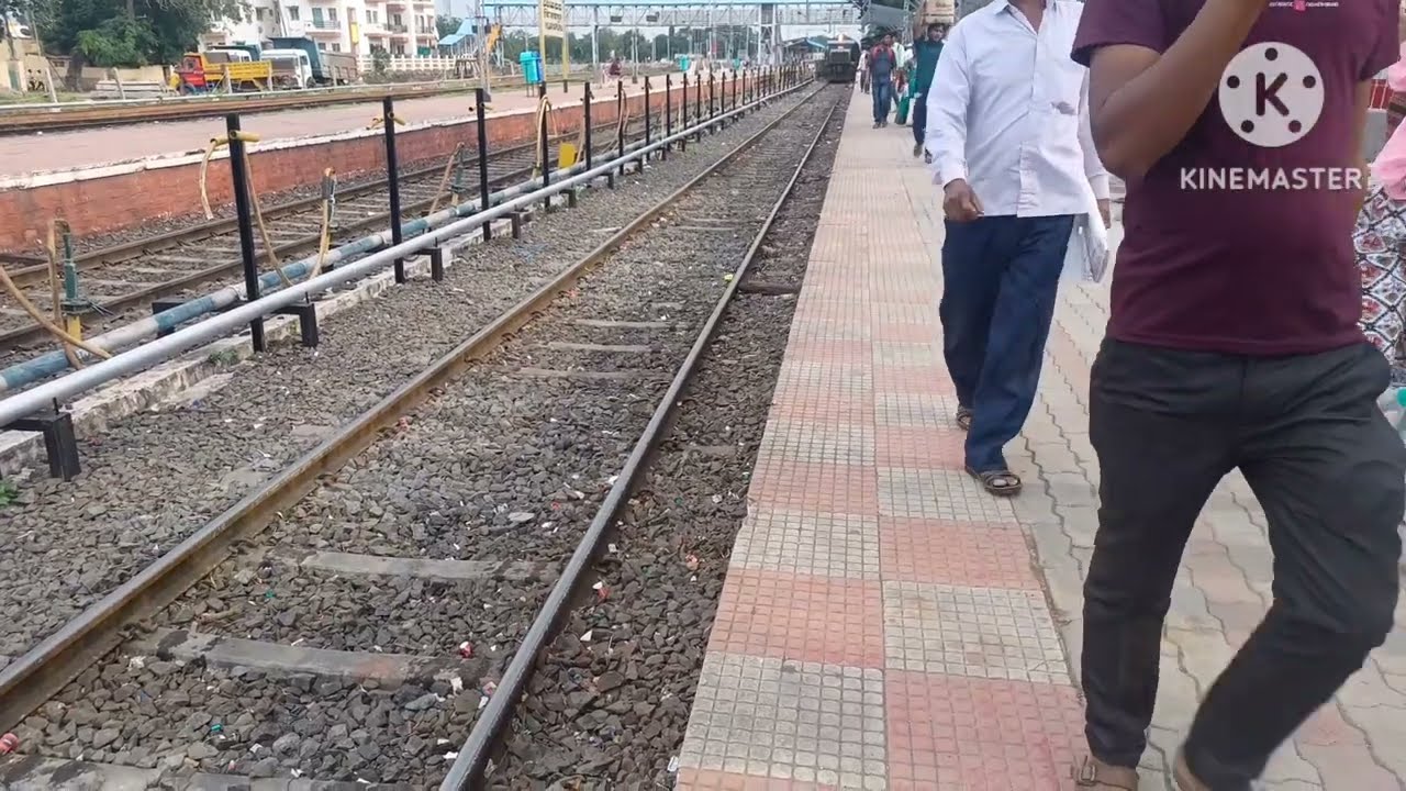 17308 - Basava Express || Complete real journey from Vijayapura to Solapur junction by Rail Chel