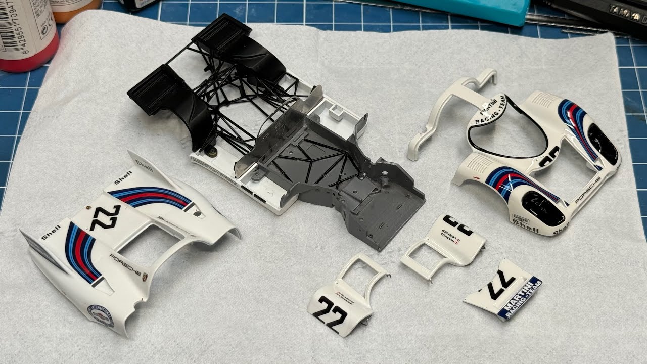【保时捷 917K 1971】贴水贴，喷涂光油 Paste decals and paint amino varnish