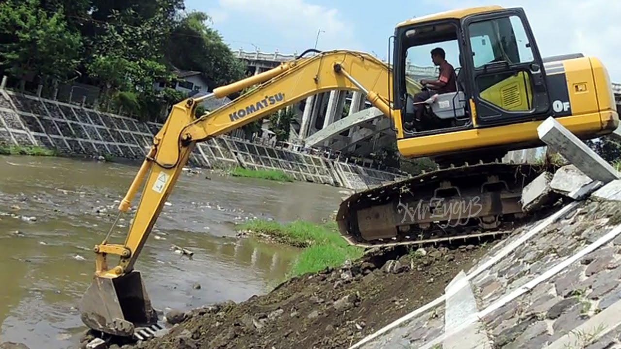Komatsu PC130F Excavator Climbing Down Slope and River Dam