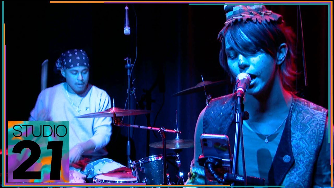 Street Lamp live performance | Studio 21