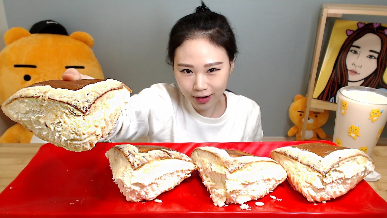 몬스터치즈번 크림 베어 먹는 소리가 예술 먹방 Mukbang