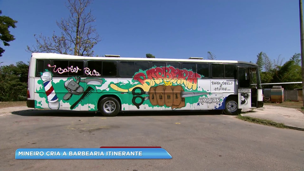 Mineiro cria barbearia que funciona em um ônibus em Santa Luzia (MG)