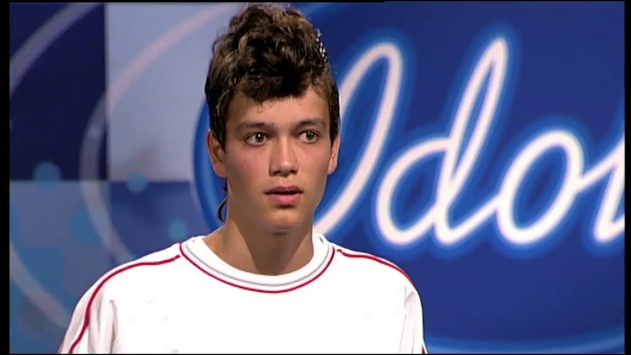 Emiel 'singing' his version of “Zinloos” by Lange Frans & Baas B - Audition - Season 4