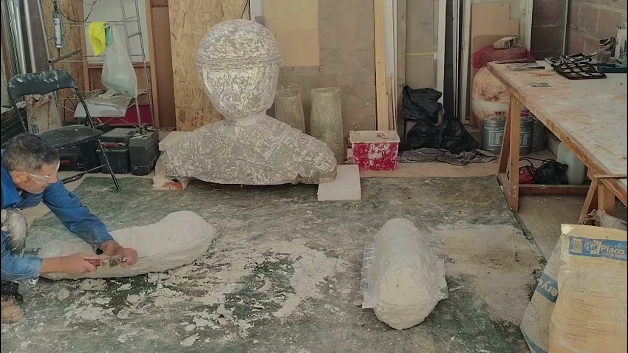Terminamos los brazos en arcilla y empezamos con los moldes